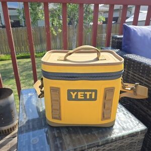 YETI Hopper Flip 8 Soft Cooler